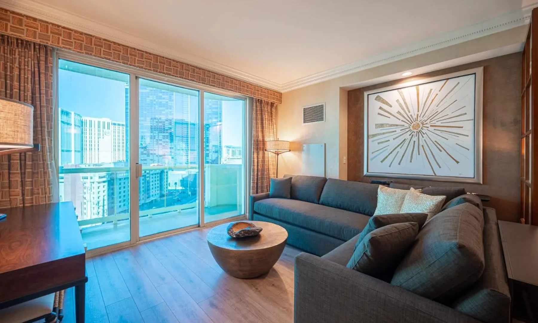 No Resort Fee Strip View Balcony+ Free Valet+ Pool Las Vegas